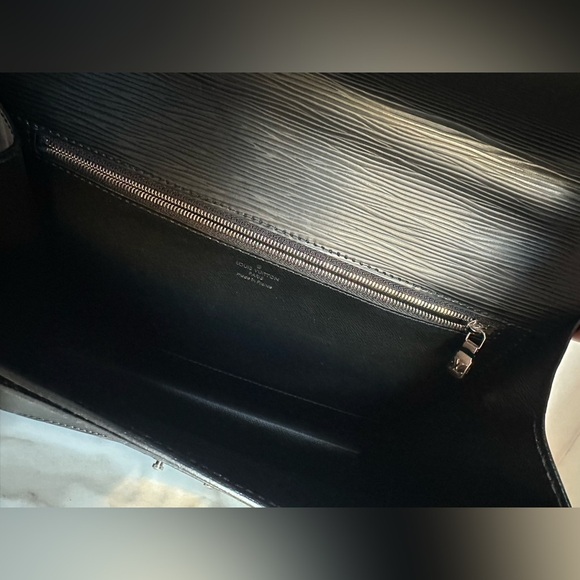 Authentic LOUIS VUITTON black Epi Monceau 28
Hand Bag 2way - Picture 12 of 15